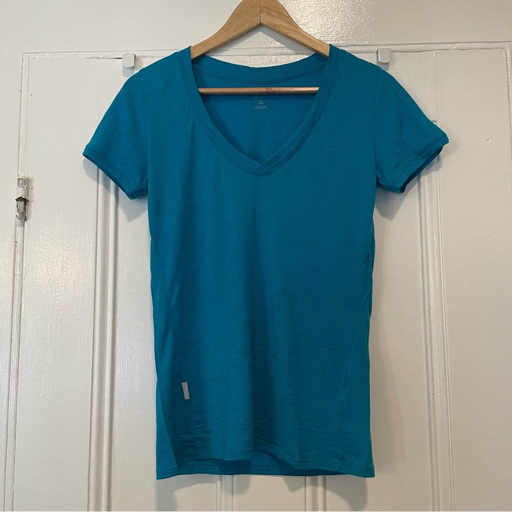 Icebreaker 100% merino wool tech-T V-neck 🐬 Gulf